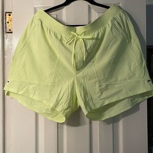 NWOT Lululemon License to Train 5” Short XXL - never worn